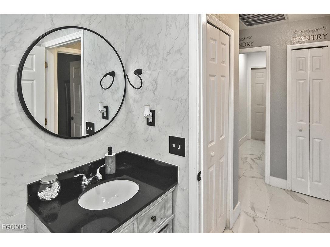 1713 NE 4th Avenue Cape Coral FL 33909 2025010650 image16