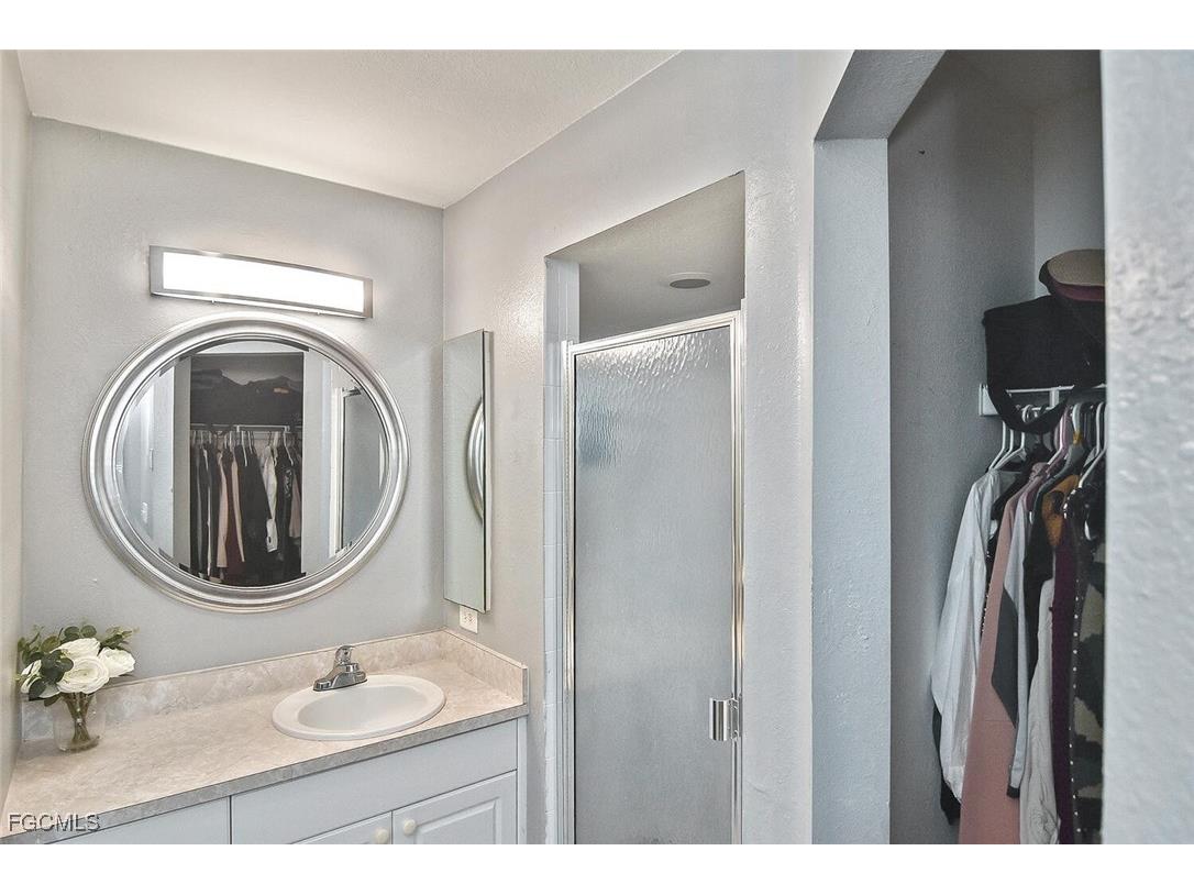 1713 NE 4th Avenue Cape Coral FL 33909 2025010650 image8