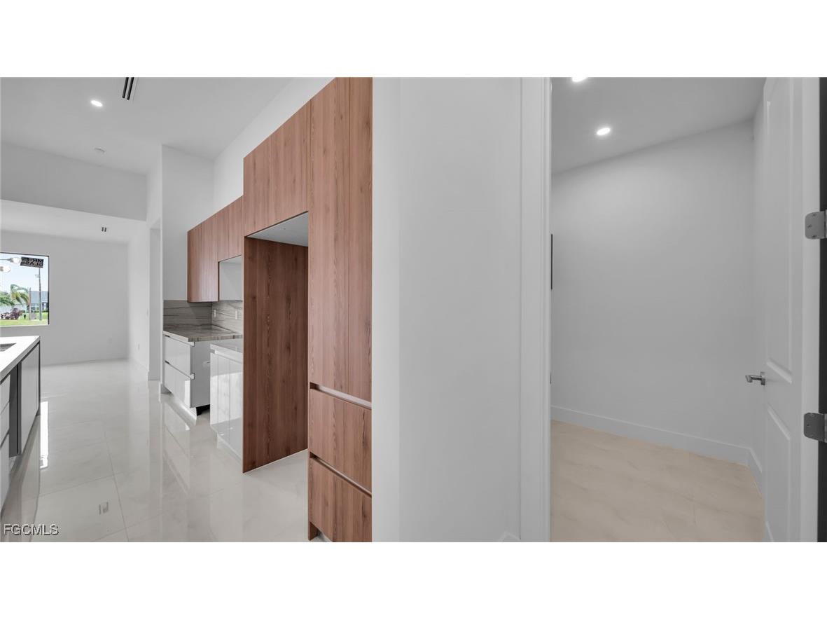 1713 NW 2nd Street Cape Coral FL 33993 2025000137 image14