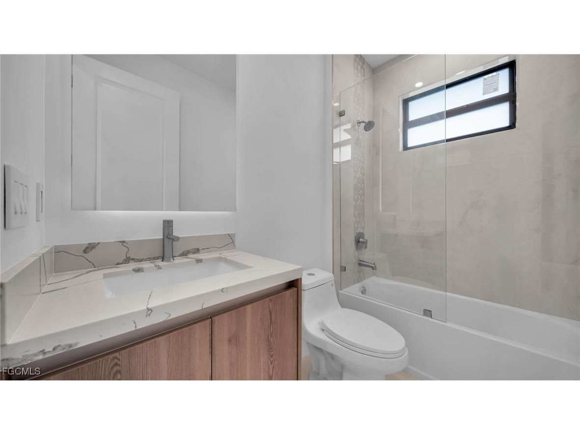 1713 NW 2nd Street Cape Coral FL 33993 2025000137 image15