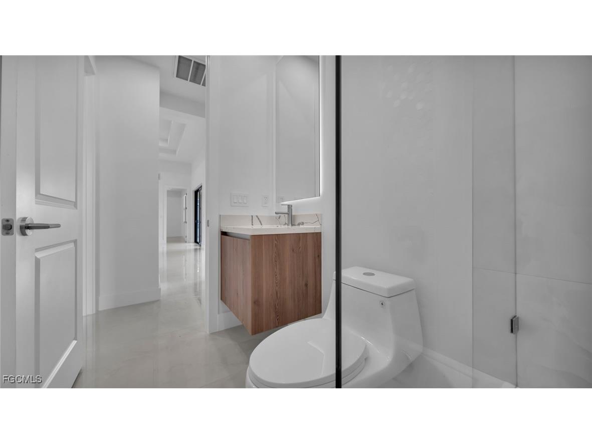 1713 NW 2nd Street Cape Coral FL 33993 2025000137 image16