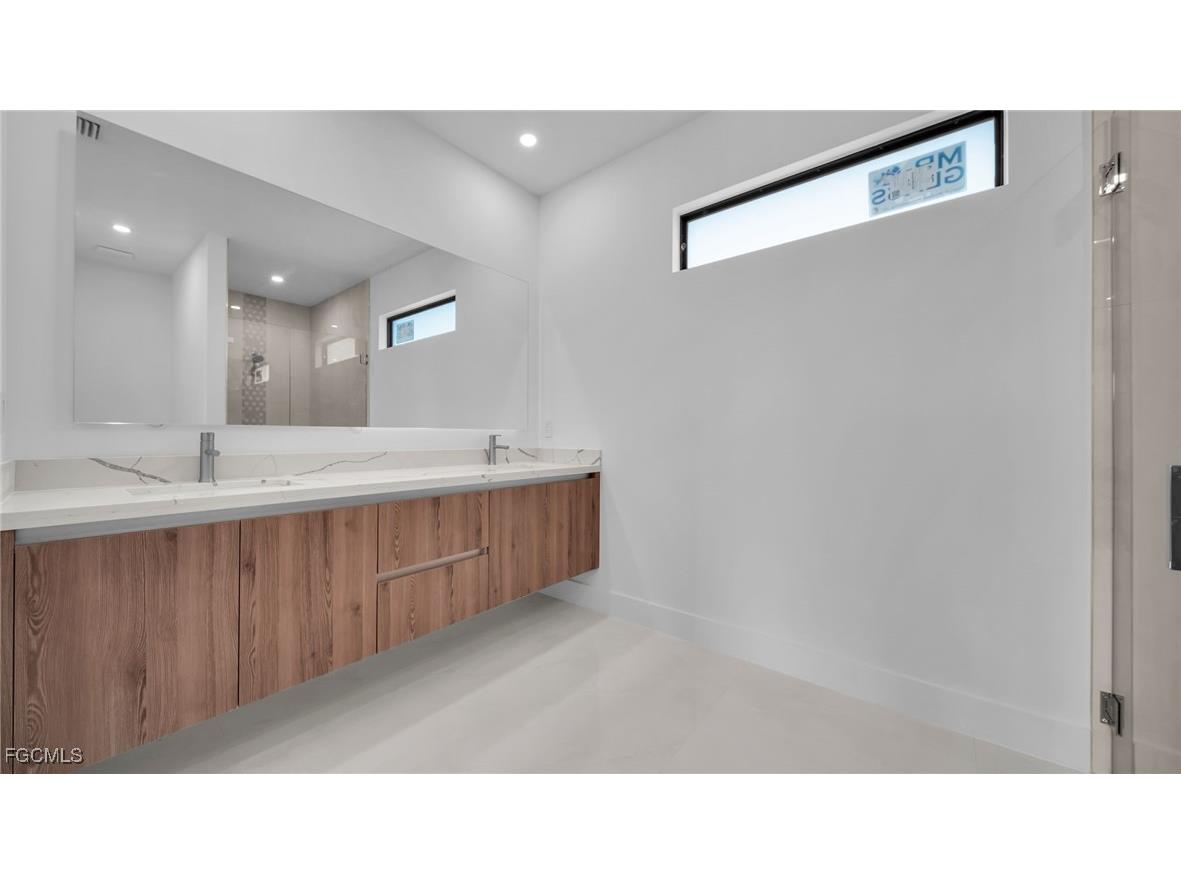 1713 NW 2nd Street Cape Coral FL 33993 2025000137 image31