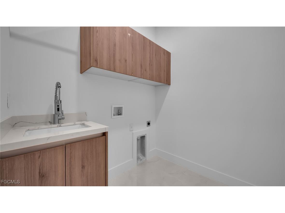 1713 NW 2nd Street Cape Coral FL 33993 2025000137 image42