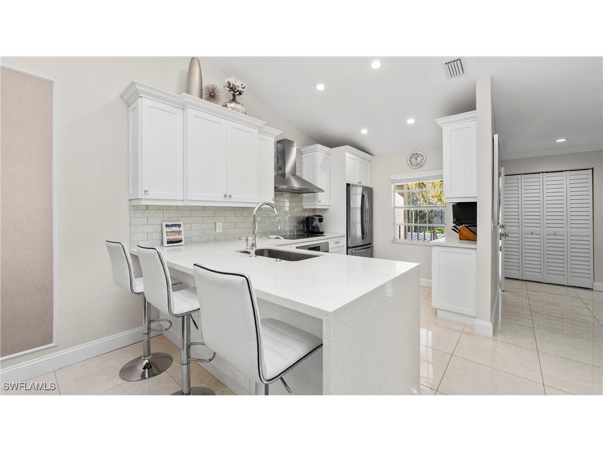 1714 Kings Lake Boulevard #201 Naples FL 34112 225084504 image1