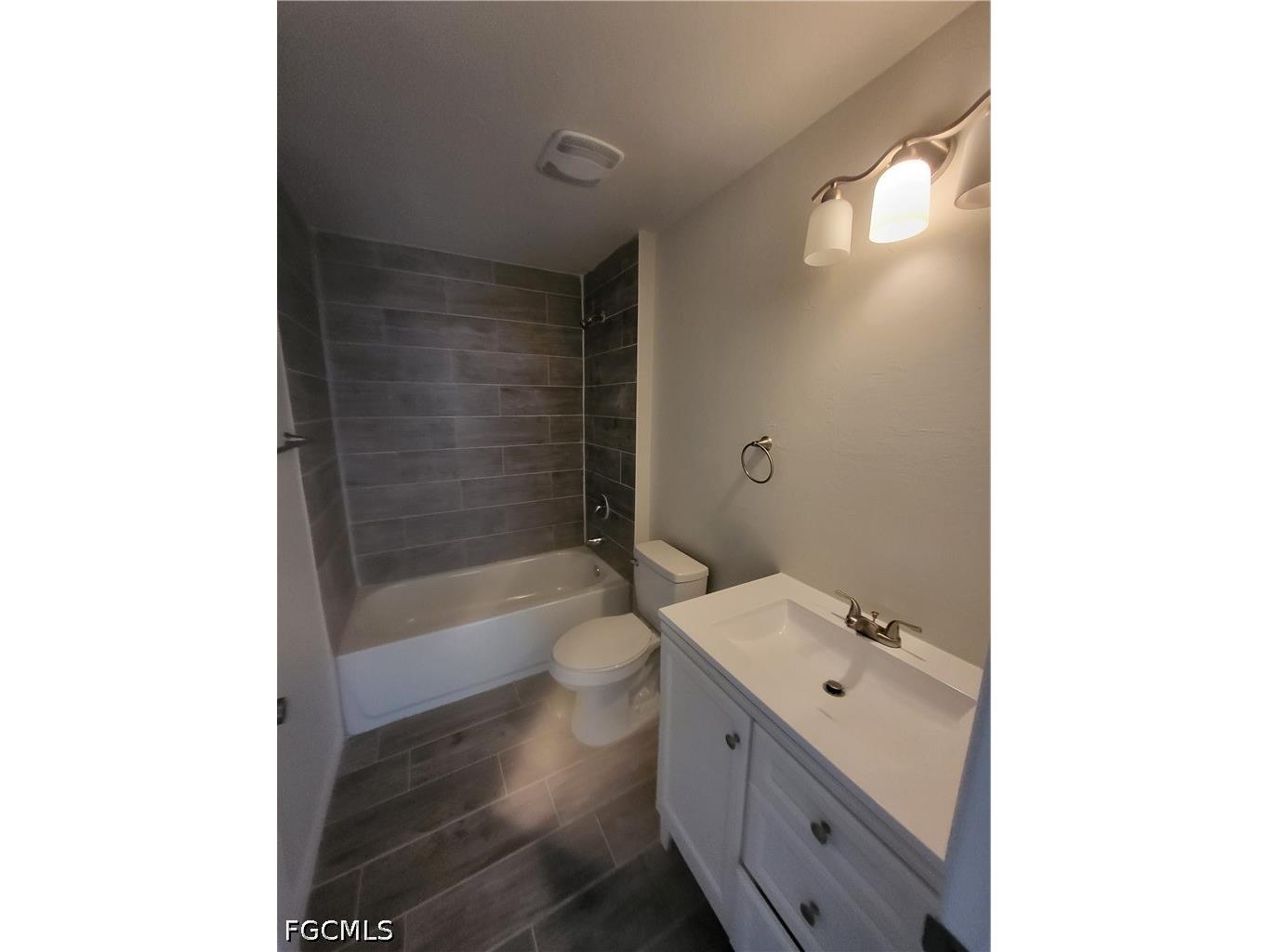 1714 NE 10th Lane Cape Coral FL 33909 2026020126 image4