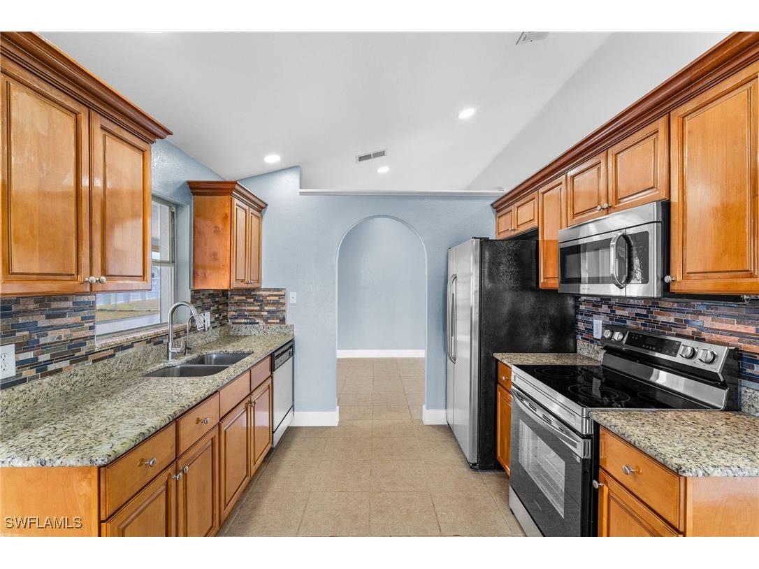 1715 NE 2nd Avenue Cape Coral FL 33909 225080249 image5