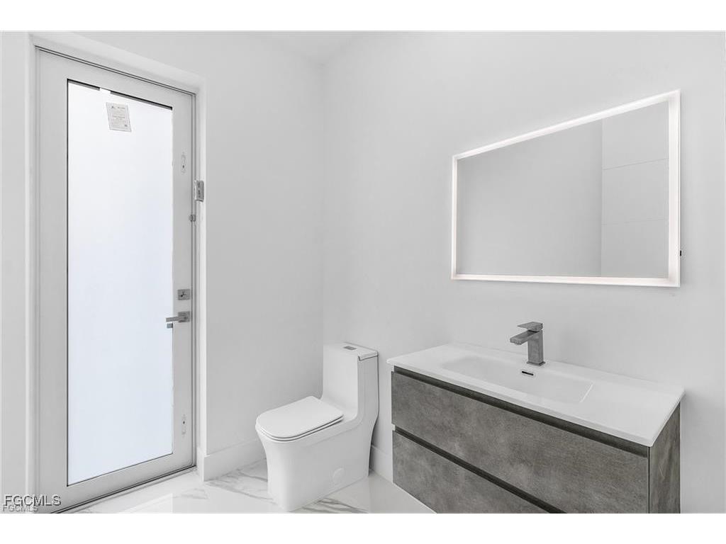 1715 NE 2nd Place Cape Coral FL 33909 2025023436 image11