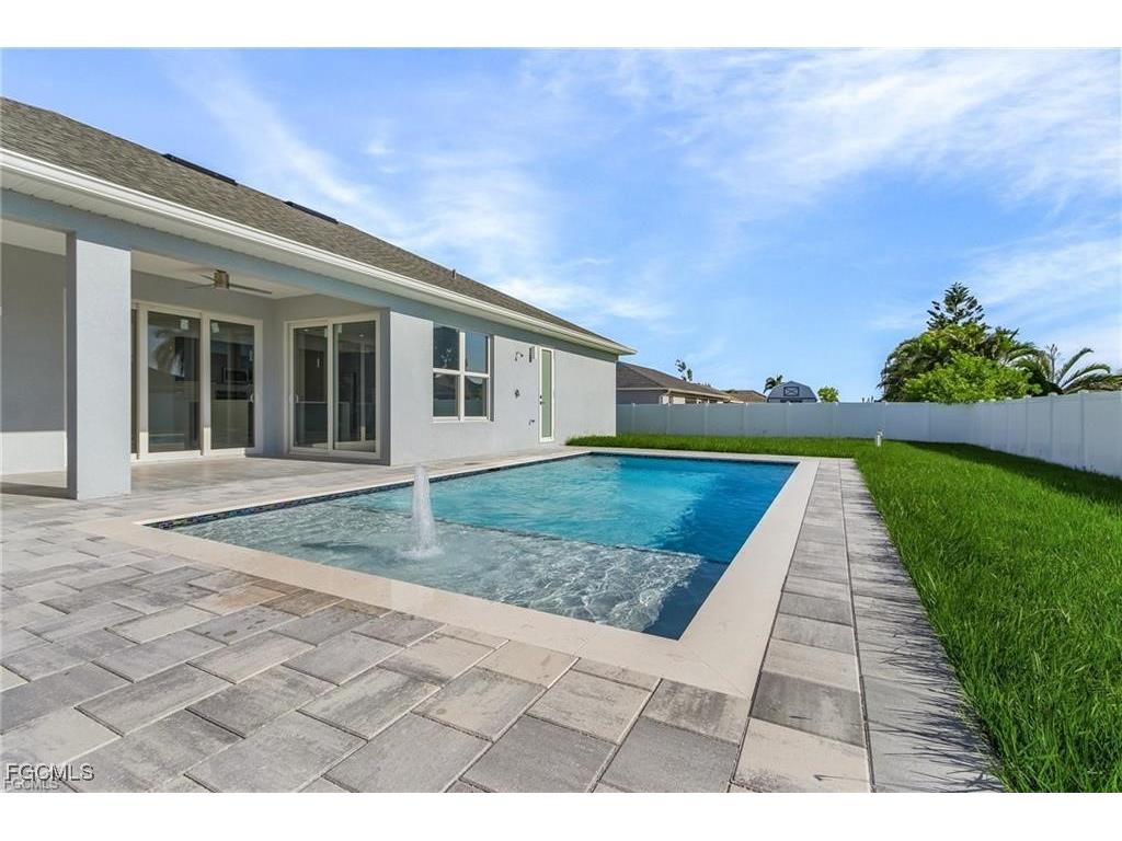 1715 NE 2nd Place Cape Coral FL 33909 2025023436 image13