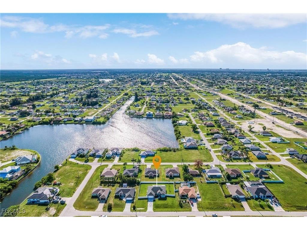 1715 NE 2nd Place Cape Coral FL 33909 2025023436 image14