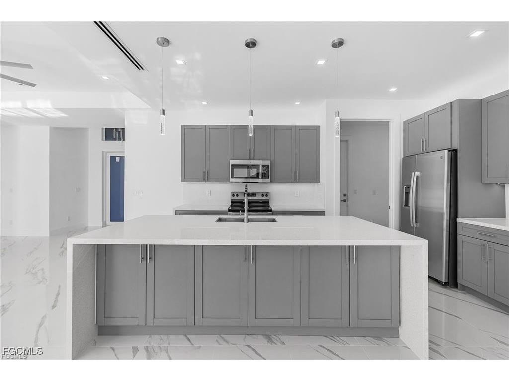 1715 NE 2nd Place Cape Coral FL 33909 2025023436 image18