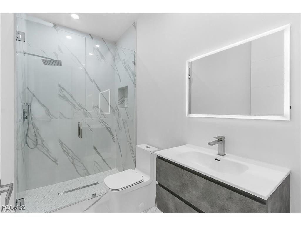 1715 NE 2nd Place Cape Coral FL 33909 2025023436 image9