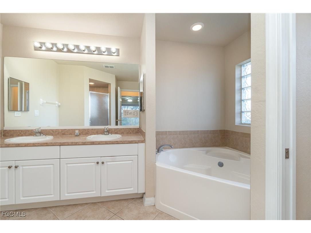 1715 NW 9th Place Cape Coral FL 33993 2025021184 image14