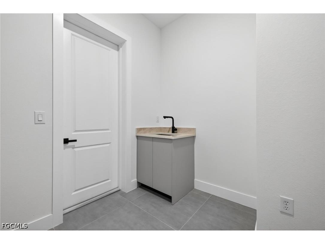 1715 SW 4th Street Cape Coral FL 33991 2026018742 image30