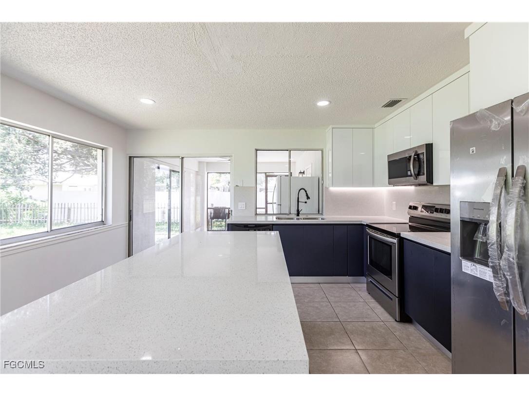 1717 NE 6th Terrace Cape Coral FL 33909 2025007740 image11