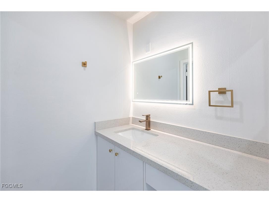 1717 NE 6th Terrace Cape Coral FL 33909 2025007740 image23