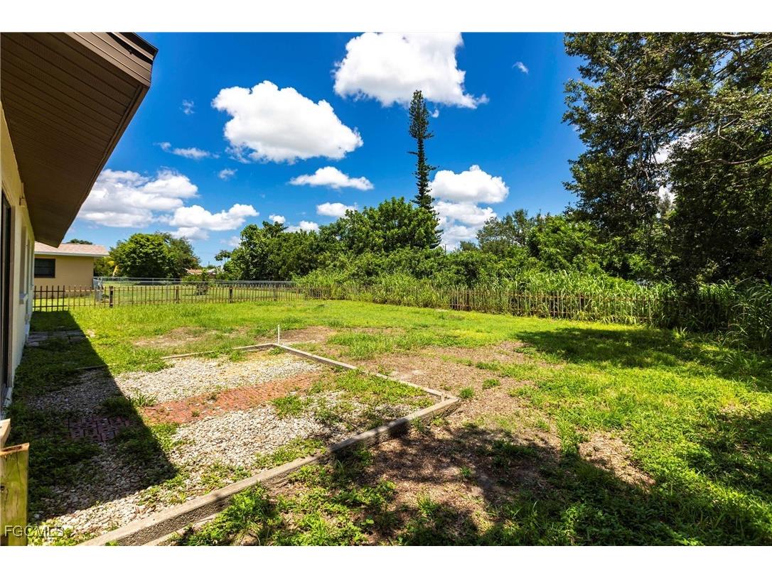 1717 NE 6th Terrace Cape Coral FL 33909 2025007740 image33