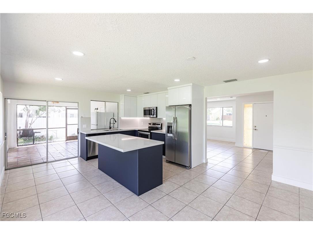 1717 NE 6th Terrace Cape Coral FL 33909 2025007740 image8