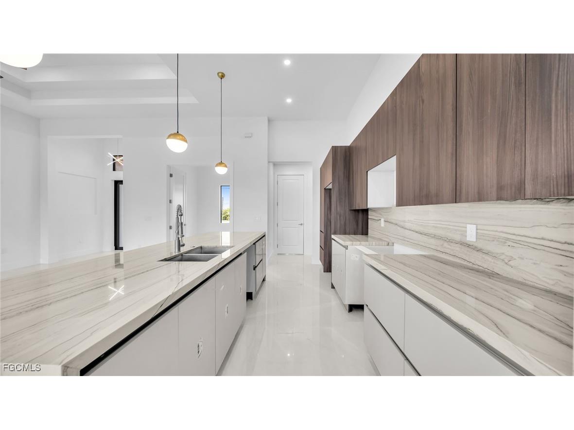 1717 NW 2nd Street Cape Coral FL 33993 2025000121 image10