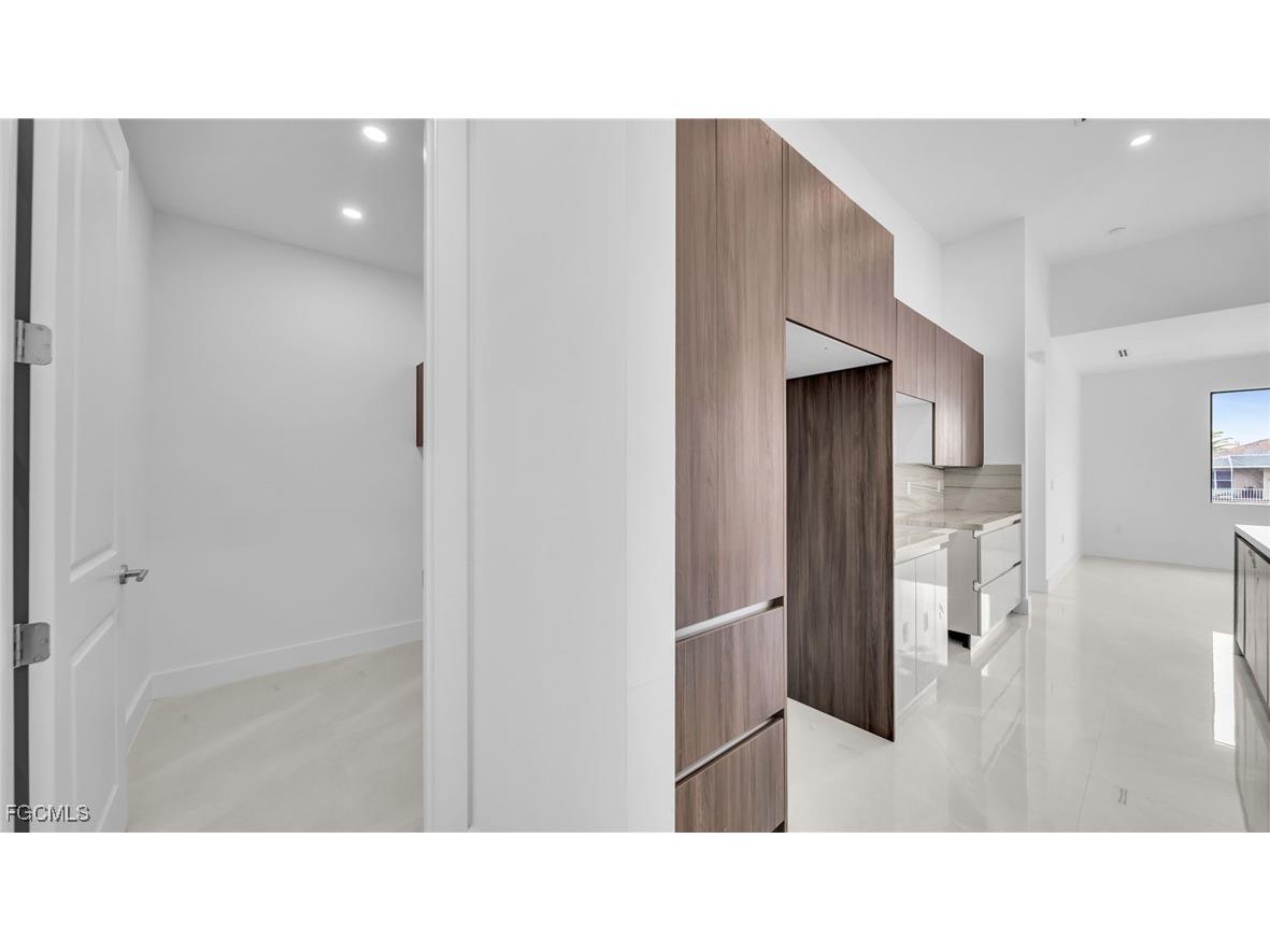 1717 NW 2nd Street Cape Coral FL 33993 2025000121 image11