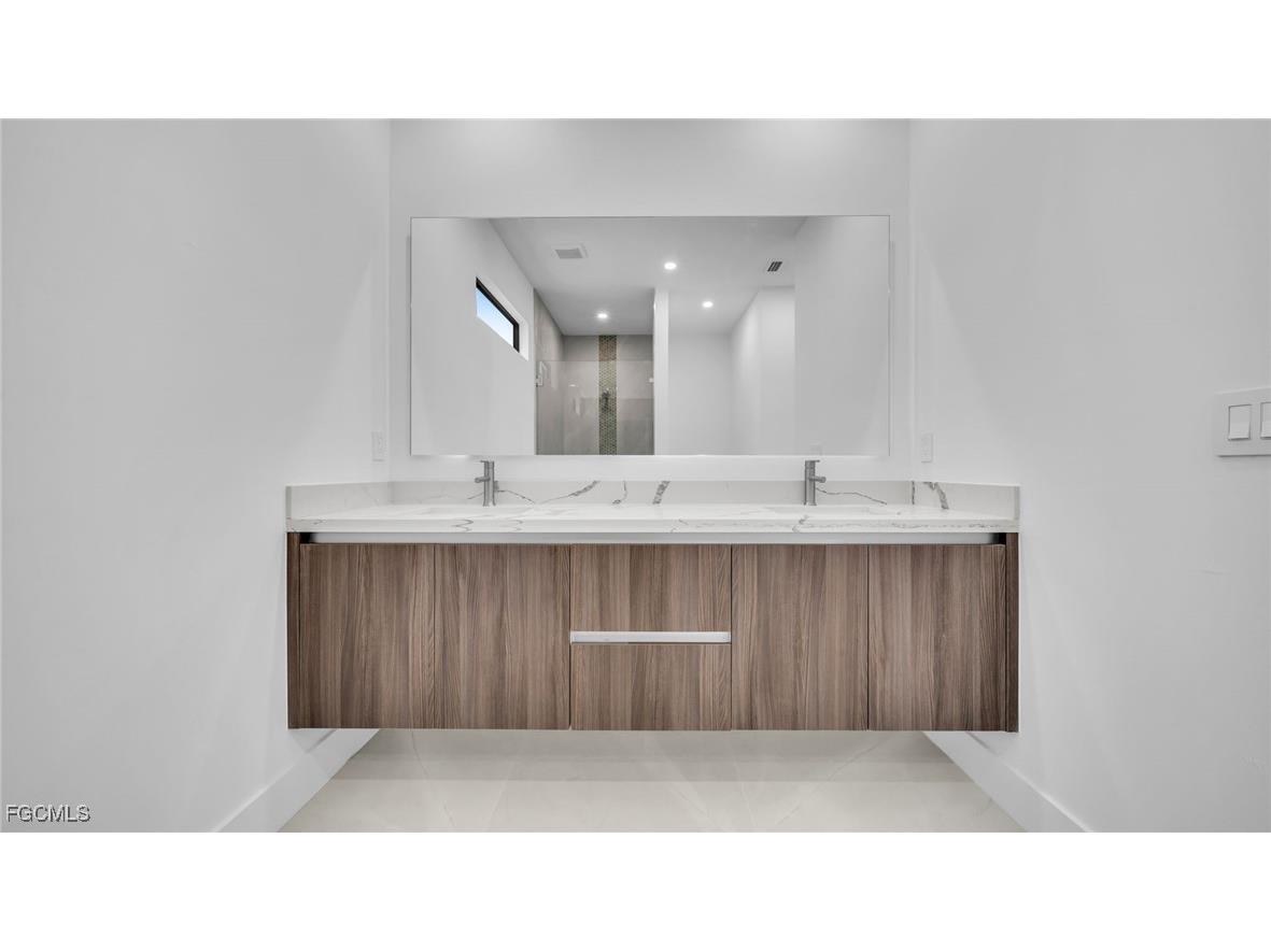 1717 NW 2nd Street Cape Coral FL 33993 2025000121 image22