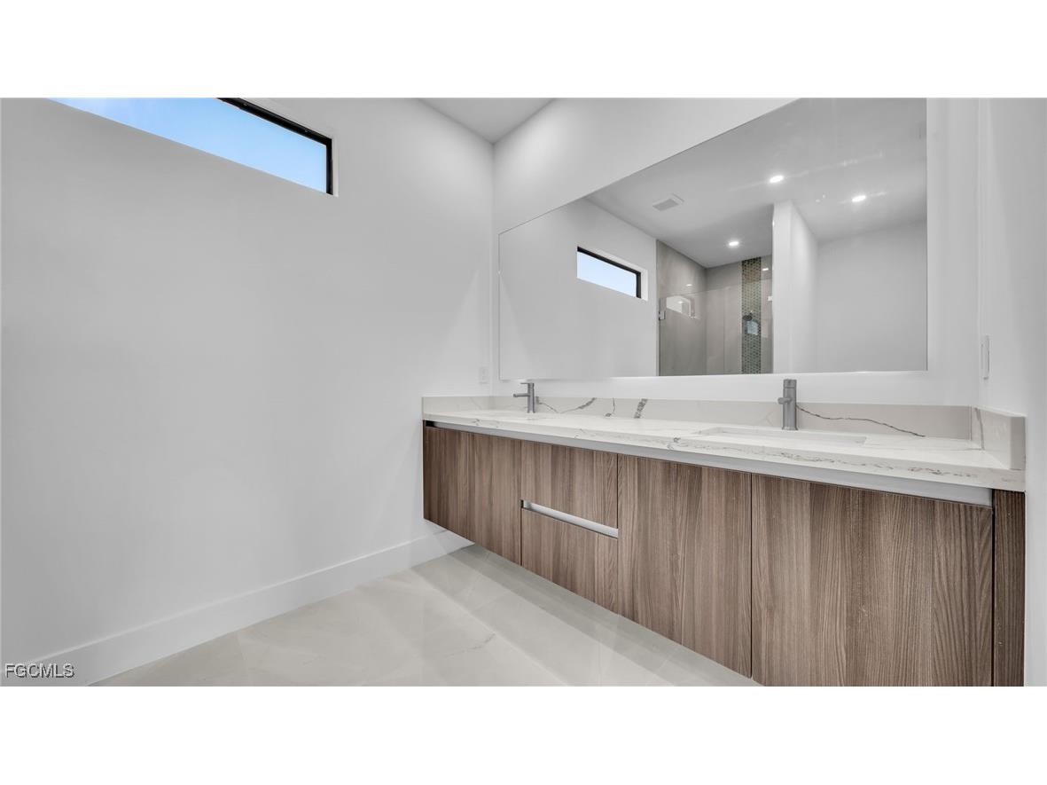 1717 NW 2nd Street Cape Coral FL 33993 2025000121 image23