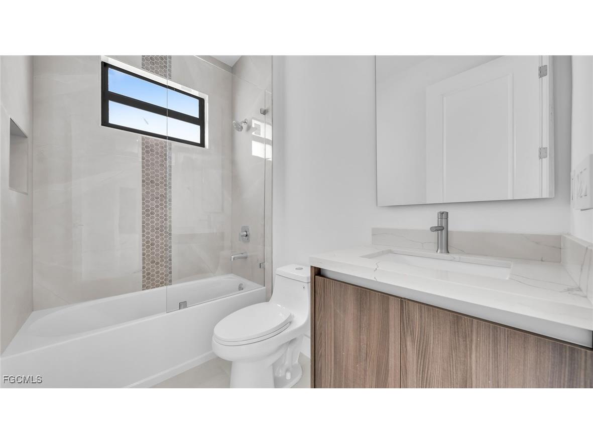 1717 NW 2nd Street Cape Coral FL 33993 2025000121 image32