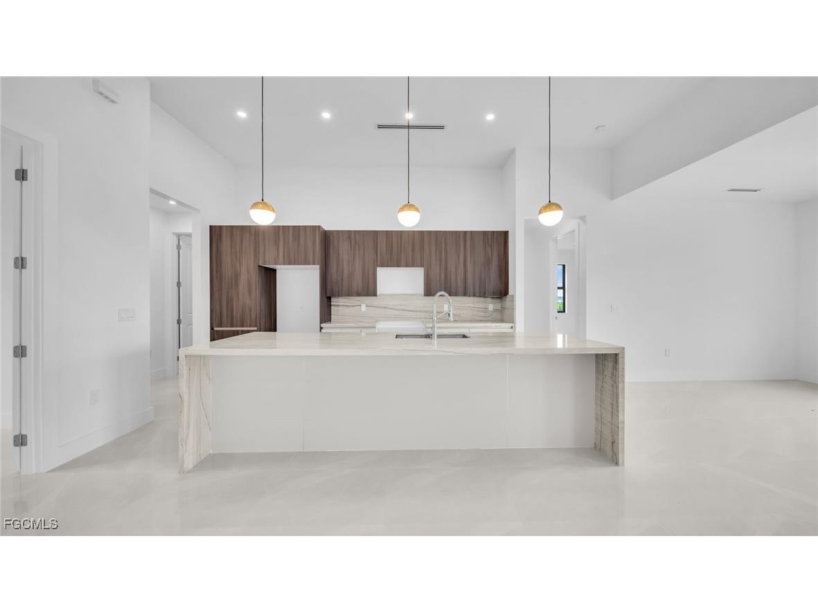 1717 NW 2nd Street Cape Coral FL 33993 2025000121 image8