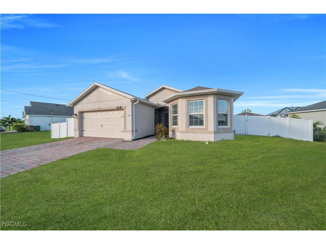 1717 NW 9th Terrace Cape Coral FL 33993 2025017317 image1