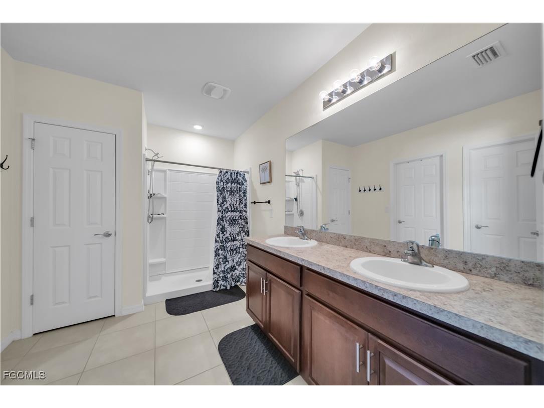 1717 NW 9th Terrace Cape Coral FL 33993 2025017317 image32
