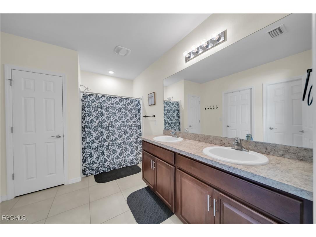 1717 NW 9th Terrace Cape Coral FL 33993 2025017317 image33