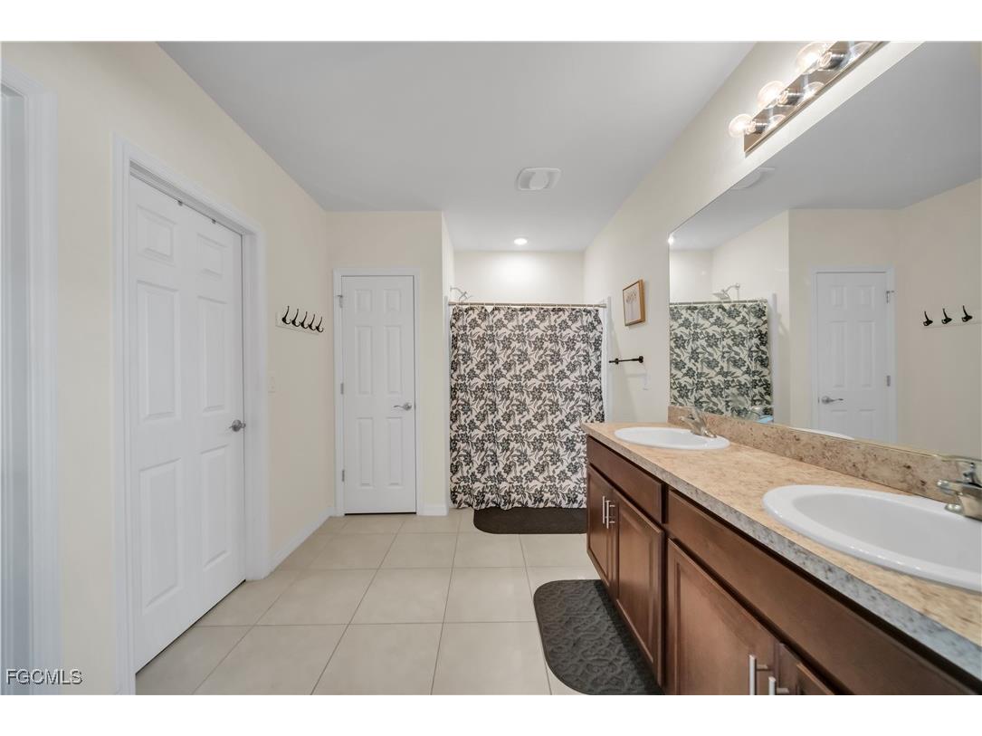 1717 NW 9th Terrace Cape Coral FL 33993 2025017317 image34