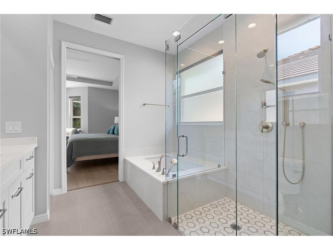 1717 Winding Oaks Way Naples FL 34109 226020004 image20