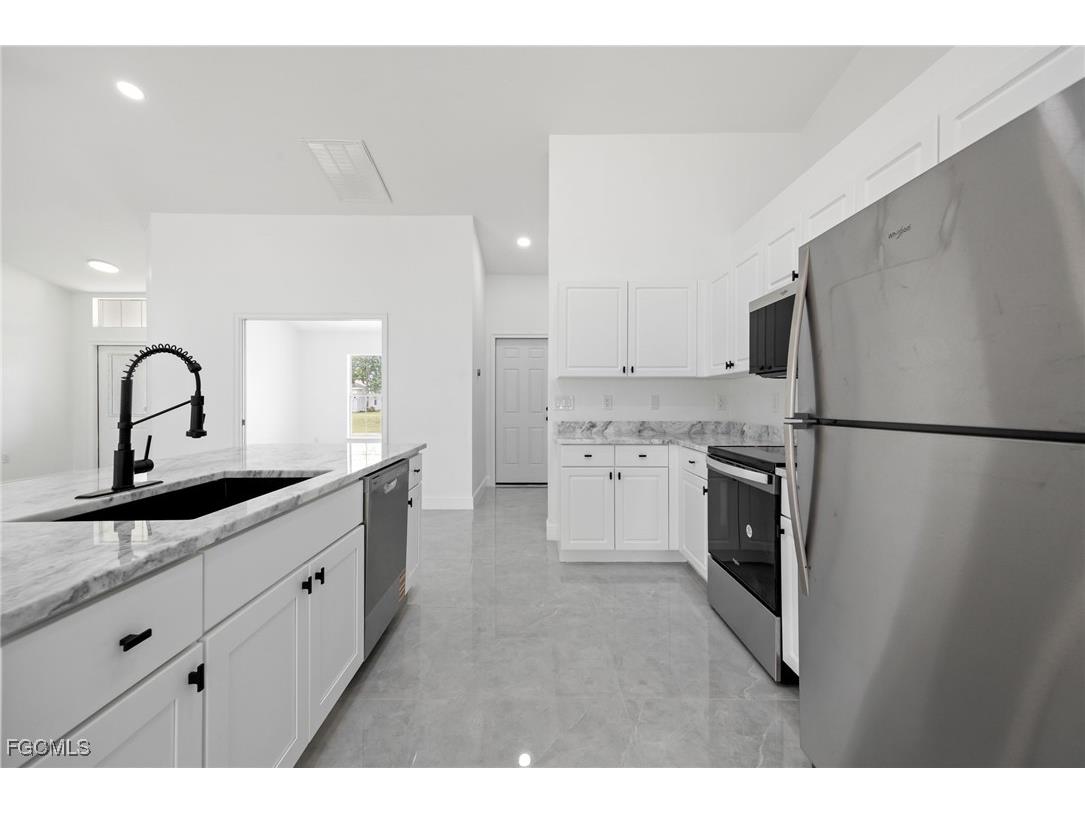 1718 NE 40th Lane Cape Coral FL 33909 2025009128 image14