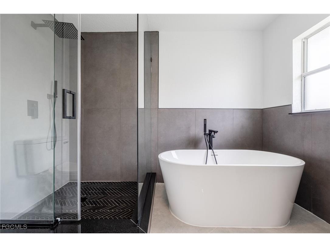 1718 NE 40th Lane Cape Coral FL 33909 2025009128 image23