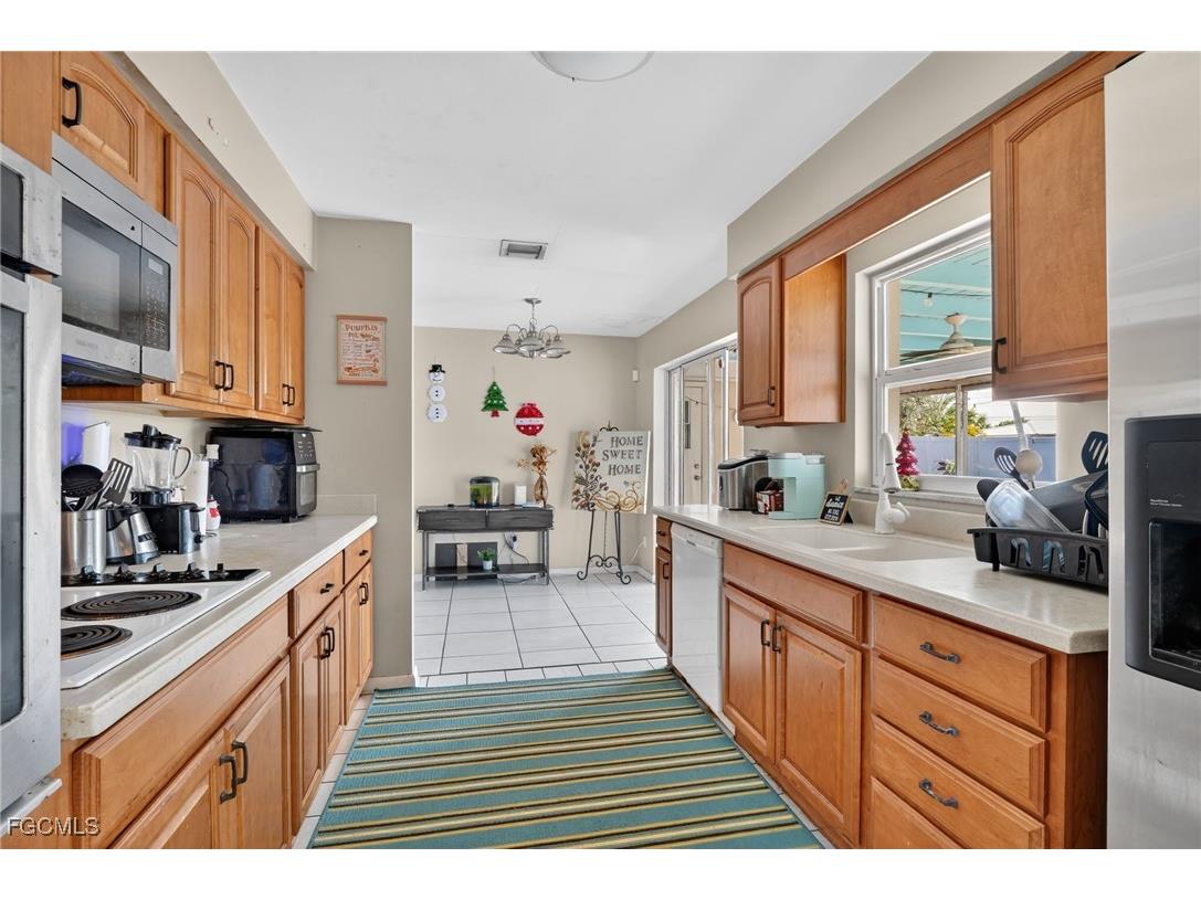1718 SE 29th Lane Cape Coral FL 33904 2025025507 image13