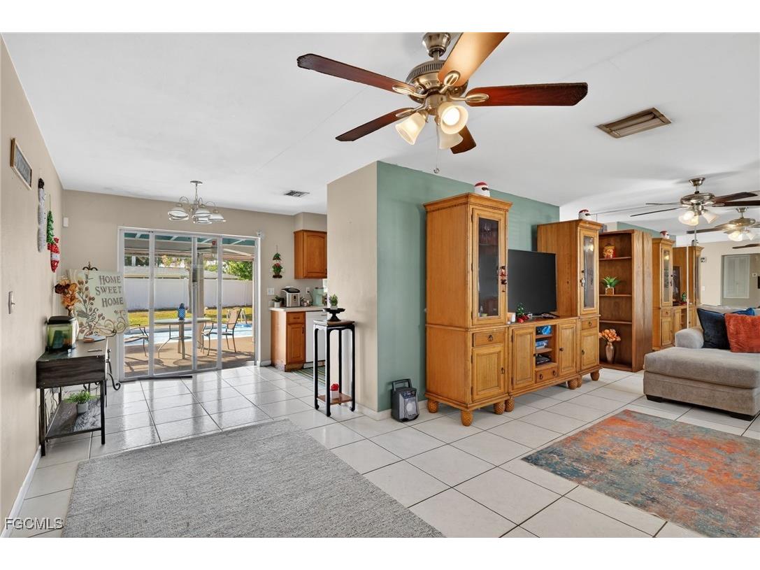 1718 SE 29th Lane Cape Coral FL 33904 2025025507 image3