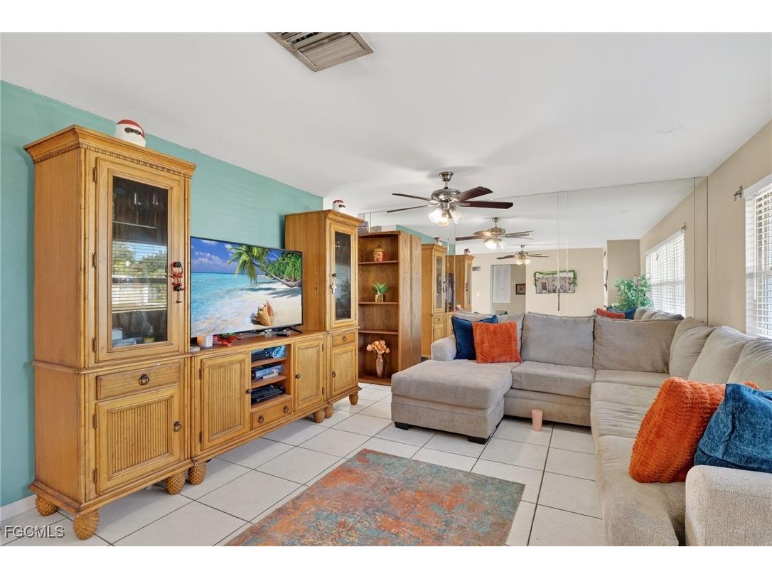 1718 SE 29th Lane Cape Coral FL 33904 2025025507 image4