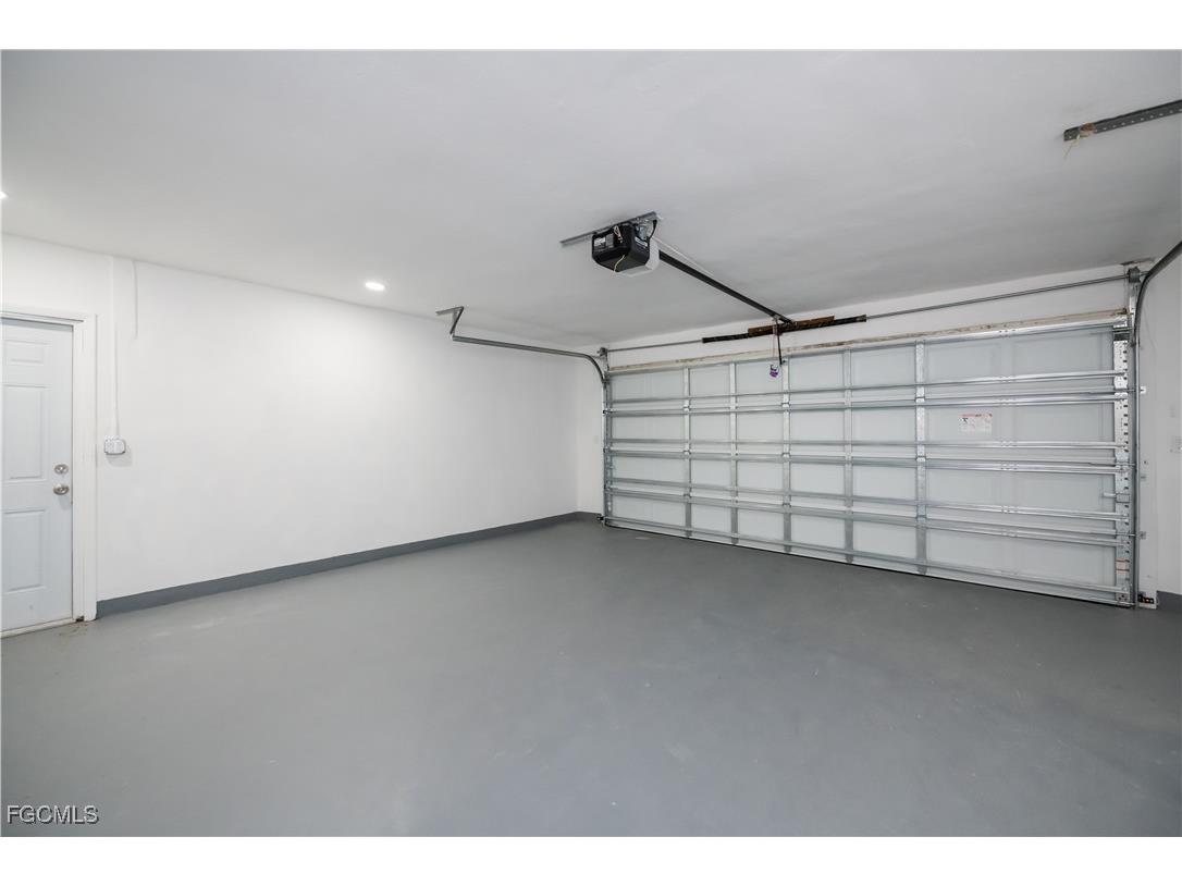 1719 Sandy Circle Cape Coral FL 33904 2025009603 image40