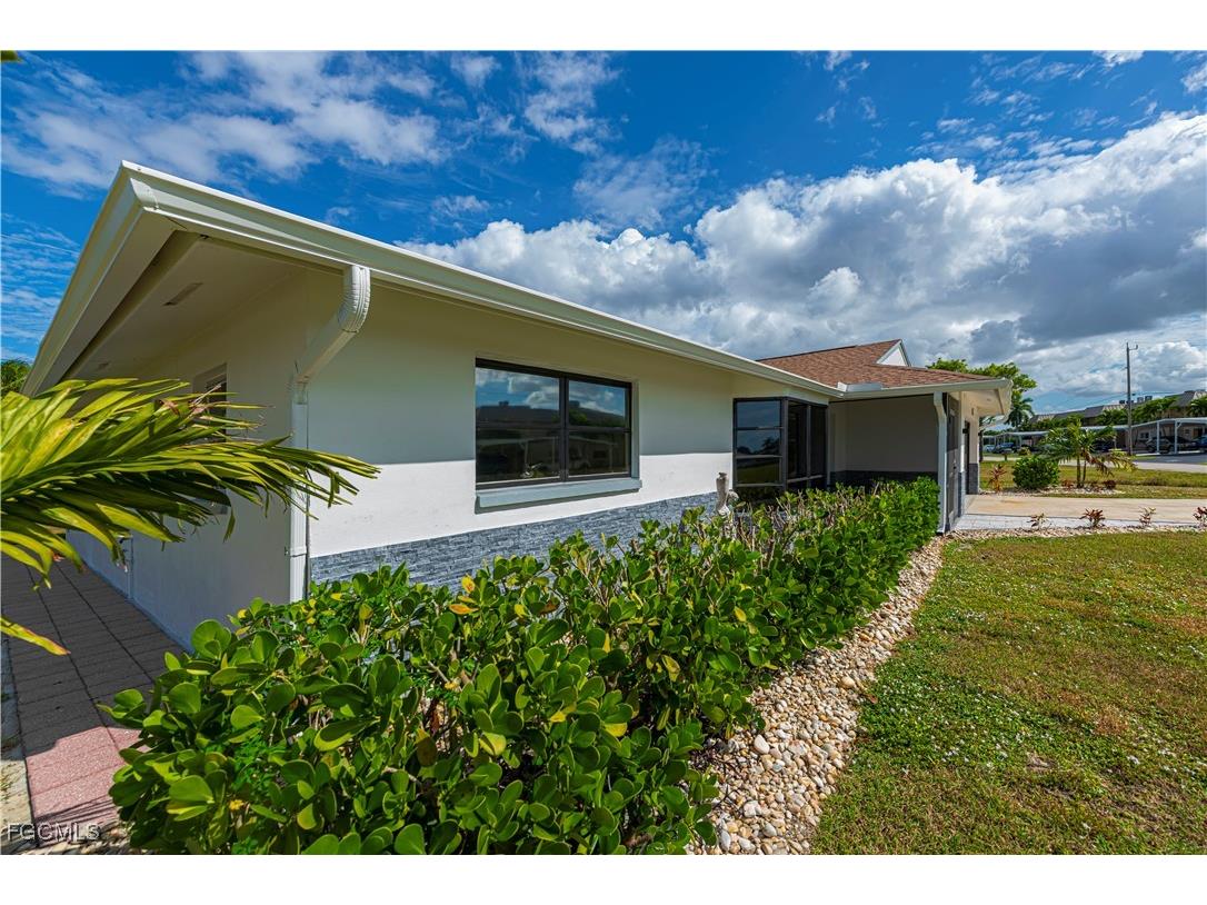 1719 Sandy Circle Cape Coral FL 33904 2025009603 image5