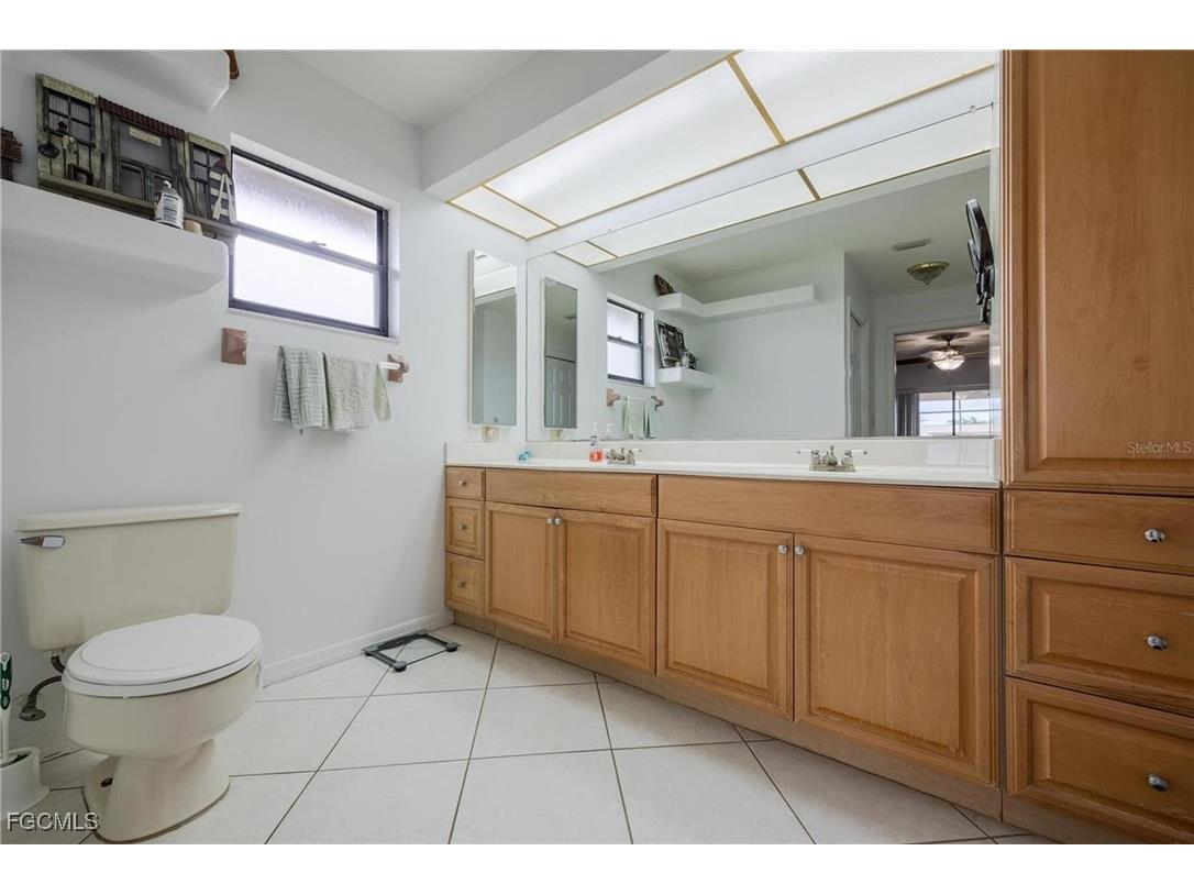 1719 W Bluewater Terrace North Fort Myers FL 33903 2026006226 image32