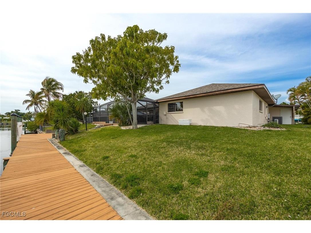 1719 W Bluewater Terrace North Fort Myers FL 33903 2026006226 image36