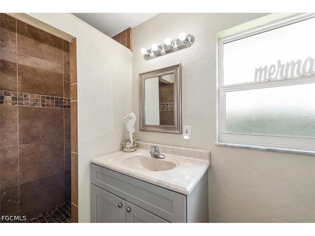 1720 Club House Road W North Fort Myers FL 33917 2026016122 image14