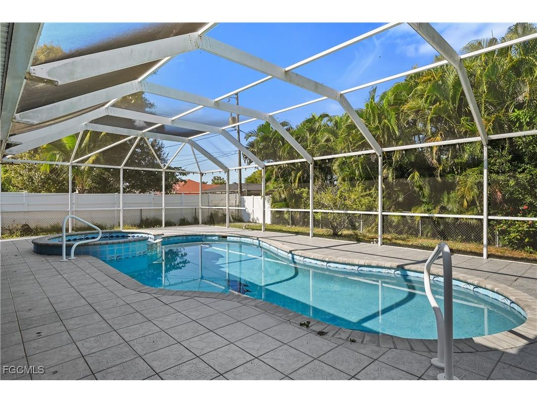 1721 SE 21st Terrace Cape Coral FL 33990 2025022174 image2