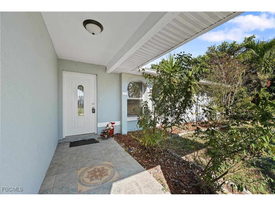 1721 SE 21st Terrace Cape Coral FL 33990 2025022174 image6