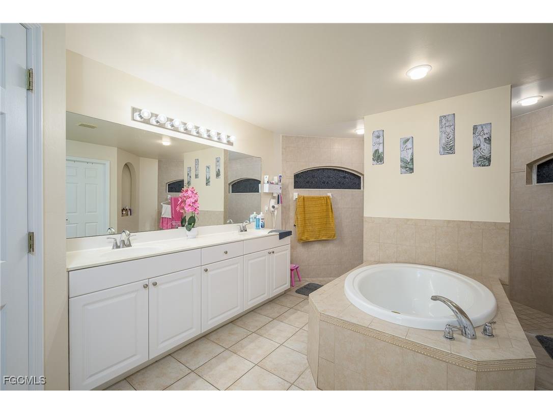 1722 NW 18th Street Cape Coral FL 33993 2025016398 image3