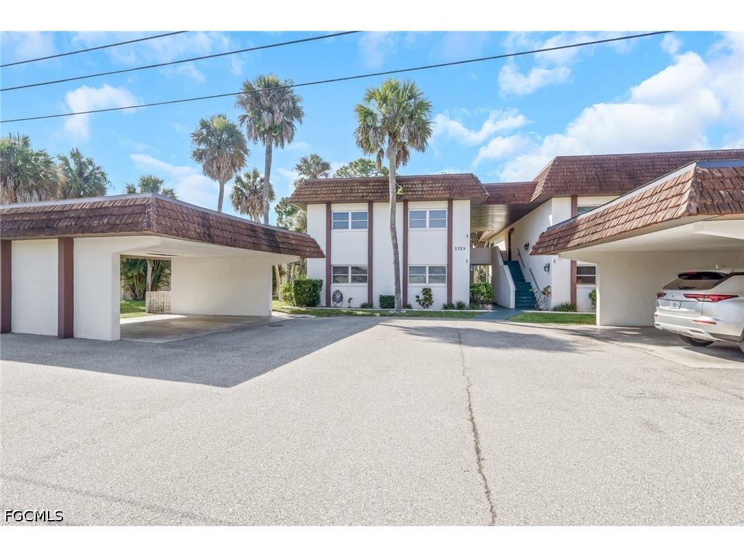 1723 Golf Club Drive #1 North Fort Myers FL 33903 2026027856 image1