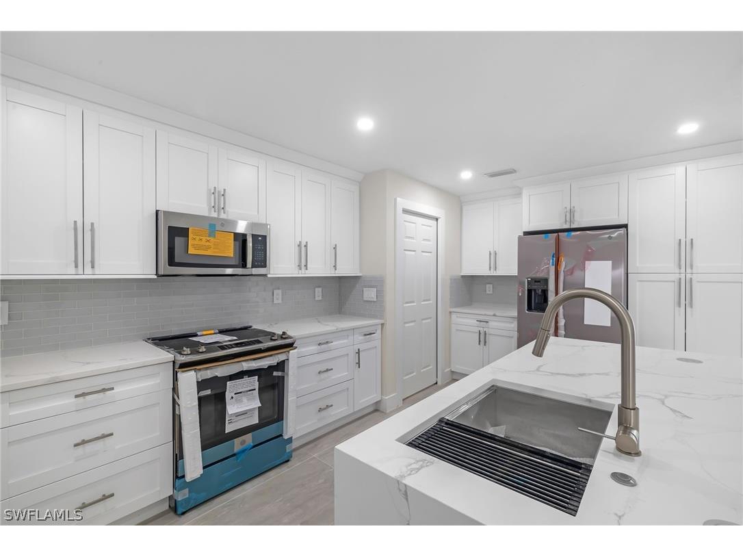 1723 Surfside Boulevard Cape Coral FL 33991 223002801 image1