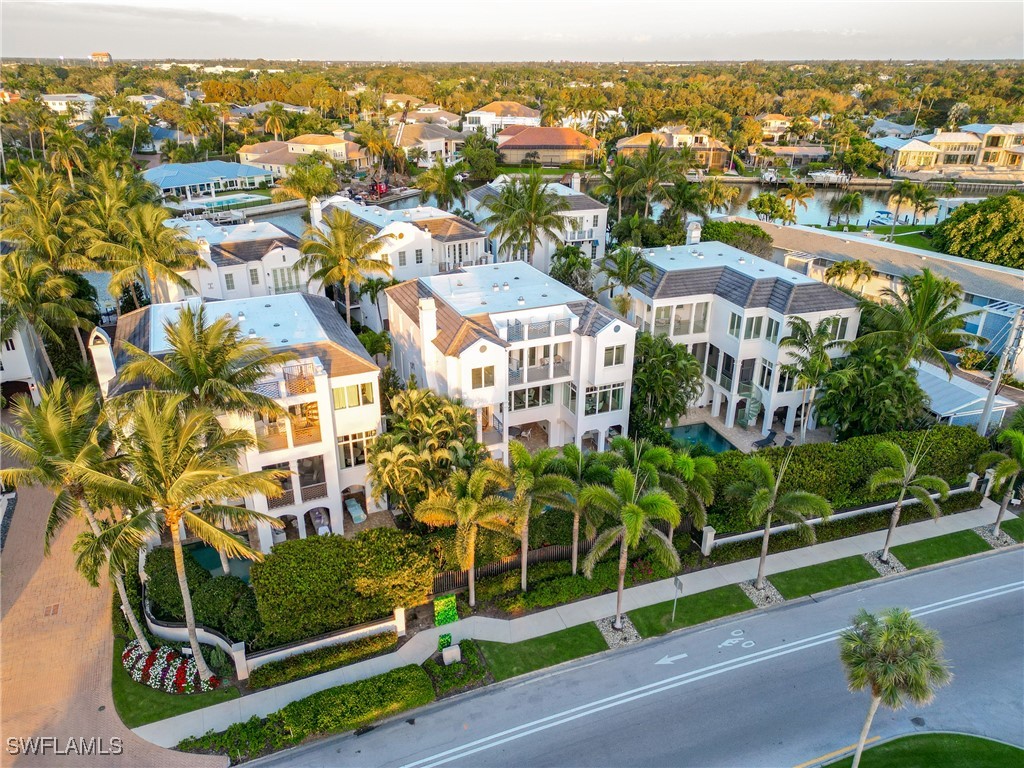 1724 Gulf Shore Boulevard N Naples FL 34102 224097488 image1
