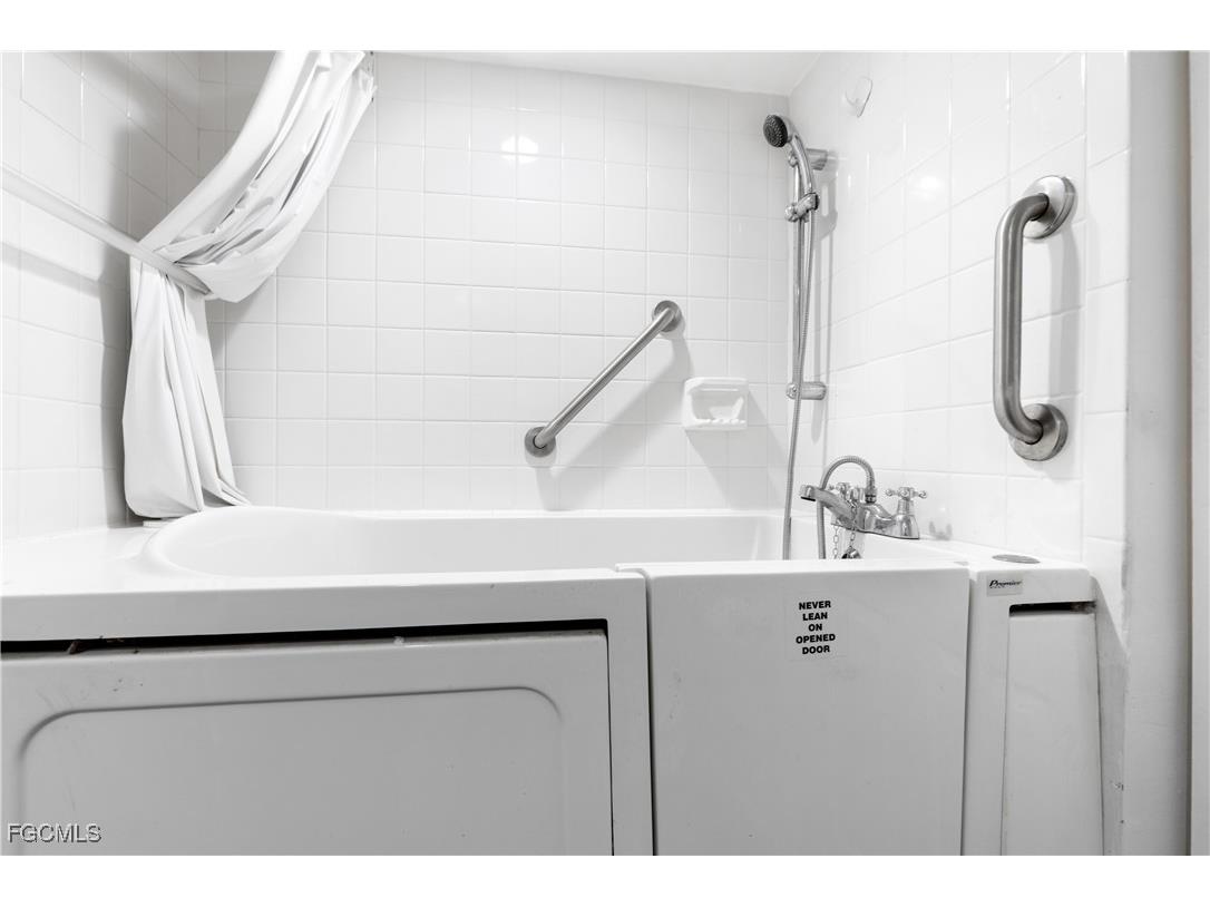 1724 Park Meadows Drive #1 Fort Myers FL 33907 2025024399 image14