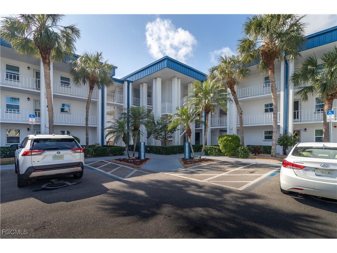 1724 Pine Valley Drive #106 Fort Myers FL 33907 2025011819 image11